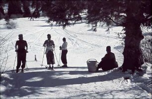 Poiana Brasov: Gasthof Höhenheim, von draussen, Skiablegeplatz