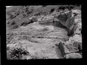 [132]: Peru : Cusco ; Topographische Ansichten ; Höhlenarchitektur