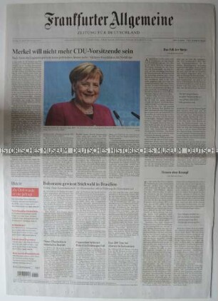 Tageszeitung "Frankfurter Allgemeine Zeitung" mit Titel zum angekündigten Rücktritt Angela Merkels als CDU-Vorsitzende