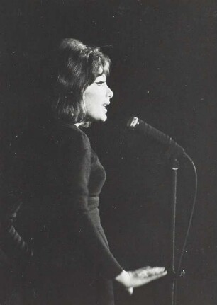Porträt Juliette Gréco : Porträt Juliette Gréco (französische Sängerin und Schauspielerin). Aufnahme 1967. Fotografie von Evelyn Richter, Leipzig