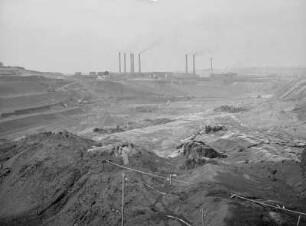 Braunkohleabbau, Tagebau Hirschfelde (Kopalnia Turoszów) mit Blick auf das Kraftwerk Hirschfelde