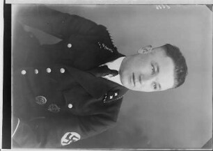 Portrait eines Mannes in SA-Uniform (Truppführer)