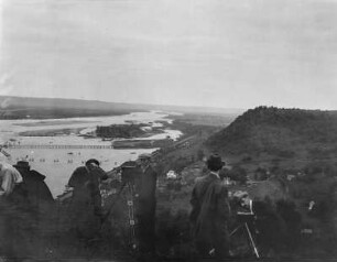 Am Devil's Lake : Teilnehmer des Transkontinentalen Geographenkongresses beim Fotografieren auf einer Anhöhe im Umland des Devil's Lake am Mississippi