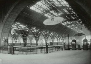 Leipzig Hauptbahnhof : Leipzig. Hauptbahnhof. Blick schräg durch Bahnsteighallen