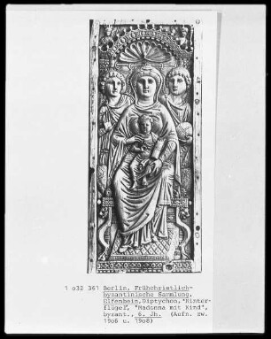 Rückseite: thronende Madonna