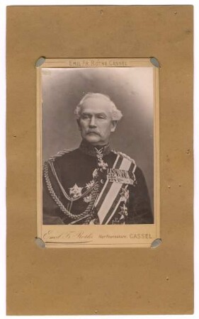 Portrait eines Mannes in Uniform