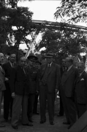 Cernavoda: Carol I-Brücke, Gruppe davor