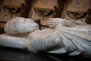 Frankreich. Auvergne. Haute Loire. La Chaise Dieu. Eglise abbatiale Saint Robert. Liegefigur Grabmal Klemens VI
