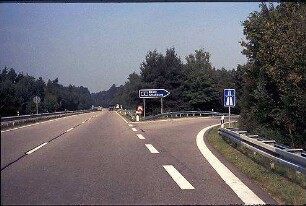 Einfahrt in Kreisel Nordwest (Baden-Baden Richtung Basel) von Fahrbahn Nord der B500 (Baden-Baden Richtung Iffezheim)