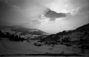 Oberstaufen: Blick ins Weißachtal, mit schöner Wolke