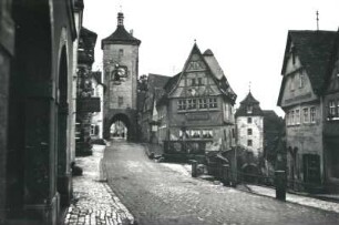 Rothenburg ob der Tauber. Plönlein und Siebersturm : Rothenburg ob der Tauber. Plönlein. Blick nach Süden zum Siebersturm (13. Jahrhundert) und Kobolzeller Tor (13. Jahrhundert)