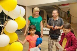 Empfang der Besucher im Foyer