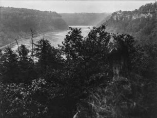 Der Niagara River : Flusslauf des Niagara River in der Nähe der Niagarafälle
