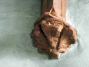 Langhaus Innen-Seitenschiff Nord im Nordwesten - ornamentierter Kämpfer (Blattornamentik) mit aufgehender Kreuzrippe im Detail