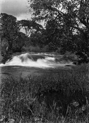 Wasserfall : Wasserfall des Chiwefwe-Baches.