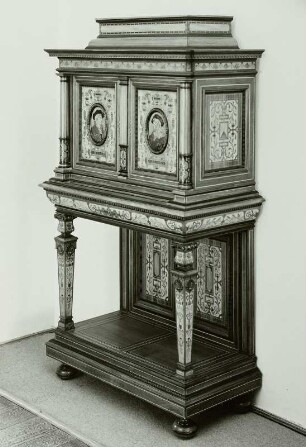 Kabinettschrank
