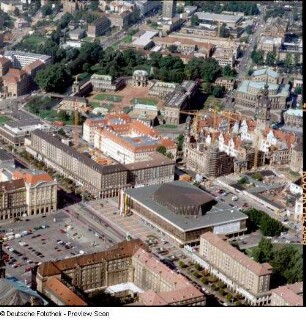 Blick über Wilsdruffer Straße, Kulturpalast, Hotel "Kempinski" (Taschenbergpalais), Schloß und Zwinger