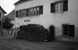 Gunsbach: école [Schule], unverändert seit Schweitzers Schulzeit