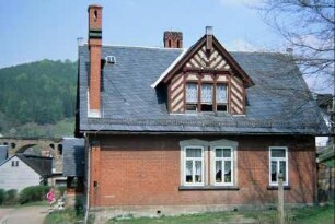 Seitenansicht des denkmalgeschützten Kindergartens