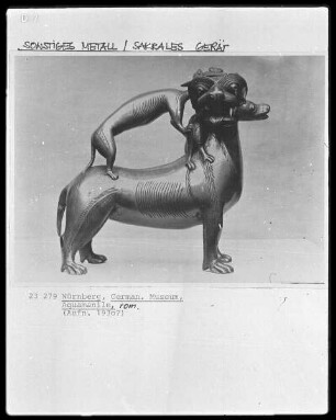 Aquamanile in Gestalt eines reißenden Löwen