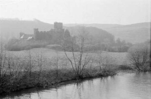 Obernhof: Schloss Langenau, Vordergrund Wasser