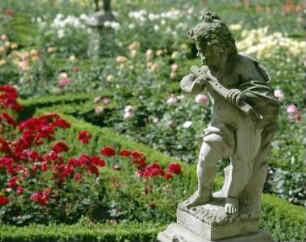 Amorette mit Querflöte