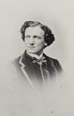 Porträt Anton Ascher (1820?-1884; Schauspieler, Regisseur). Albuminabzug auf Karton (Carte-de-visite mit Verlagsaufkleber verso)
