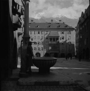 Innsbruck. Goldenes Dachl mit Prunkerker (um 1500)