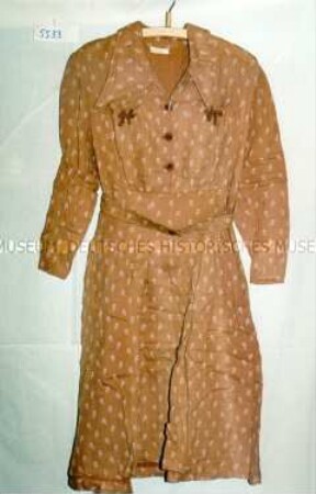 Kleid (mit Gürtel)