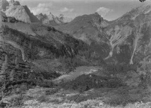 Gebirge : Gebirge mit bewaldeten Tal