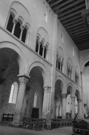 Kathedrale San Valentino — Langhaus