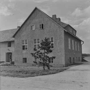 RTS, Reparaturtechnische Station Mücka : Mücka. Reparaturtechnische Station Mücka (RTS), Gebäude. Außenansicht