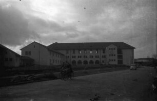 Freiburg: Lortzingschule; Ansicht von Norden; von unten