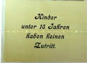 Schild "Kinder unter 16 Jahren haben keinen Zutritt"