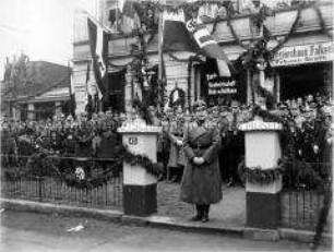 NSDAP vor einem Hamburger Vereinshaus