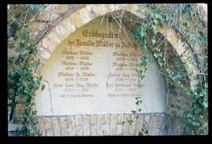 Altes Erbbegräbnis 20.4.77.
