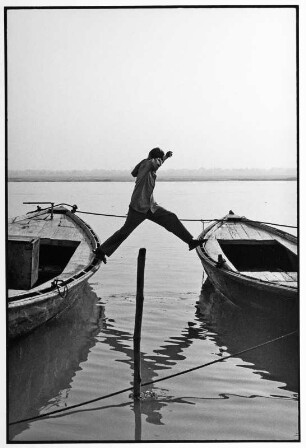 Varanasi. Sprung von Boot zu Boot