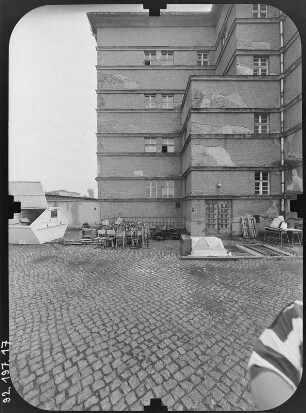 Dresden-Friedrichstadt, Bodelschwinghstraße 1/3. Ehem. Obdachlosenheim für Männer (Medizinische Berufsfachschule am Krankenhaus Dresden-Friedrichstadt, 1928; P. Wolf). Teilansicht von Westen