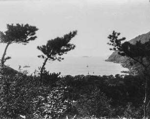Bucht : Blick in eine, von Steilküste umgebene Bucht
