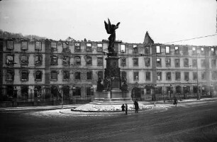 Freiburg i. Br.: Ruine "Karlskaserne" mit Siegesdenkmal