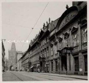 Das hunderttürmige Prag, Adelspaläste in der Hibernergasse mit Blick zum Pulverturm