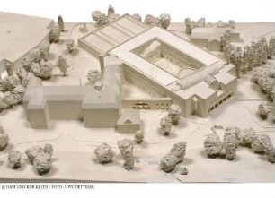 Realgymnasium - Modell des Gesamtgebäudes mit Umgebung