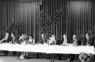 Offenburg: Präsidiumstisch