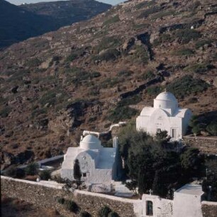 Sifnos. Alte Friedhofskirchen unterhalb von Kastro. K1