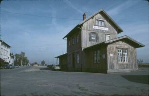 Dettingen/Teck Empfangsgebäude Bahnsteig