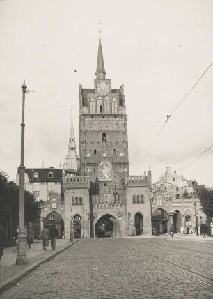 Rostock. Ansicht des um 1270 im gotischen Stil errichteten Kröpeliner Tors