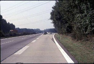 Einfahrt in Nebenfahrbahn West (Karlsruhe Richtung Basel) von Hauptfahrbahn West (Karlsruhe Richtung Basel)