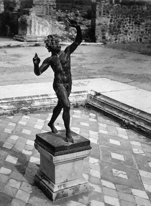 Pompeji. Regio VI, Insula XII, Nr. 2. Haus des Faun (101ante/133ante). Impluvium mit bronzenem Faun
