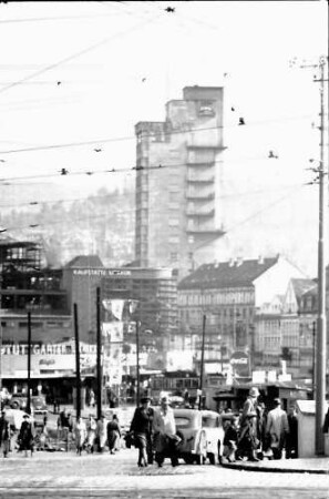 Stuttgart: Blick vom Postplatz auf Tagblatt Turm