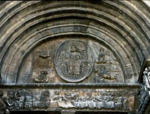 Mittleres Portal — Tympanon Türsturz